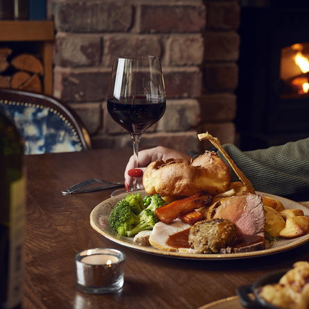 6948_DB_C&B_Riverside_Branston_Product_Advert_RoastDinner_2023_1