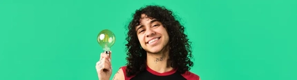 A person holding a lightbulb