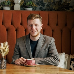 6178_P&V_Crafted_The-Four-Oaks_Sutton-Coldfield_Portrait_Management_2023_008.jpg