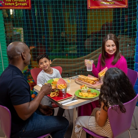 Mothers-Day_DB_HH_Lifestyle_Family-Dining_2023_104.jpg