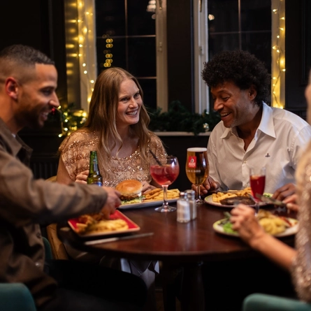 Christmas_DB_HH_People-Lifestyle_Family-Scene_2024_109.jpg
