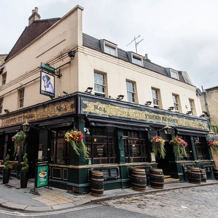 7188_GK_UC_FriendAtHand_Bloomsbury_Pub_2023_9.jpg