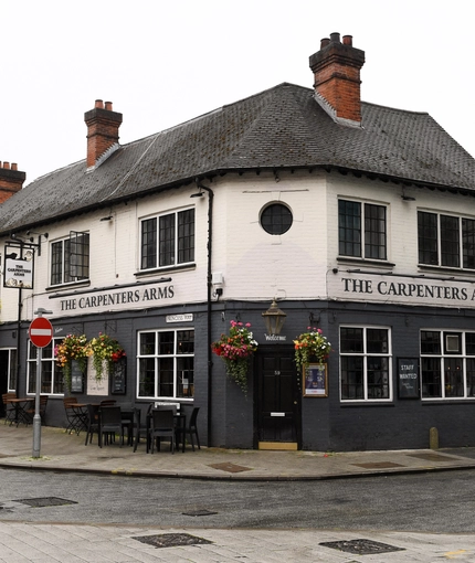 GK The Carpenters Arms Camberley Surrey JAR_0817.jpg