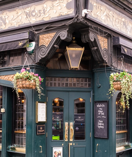 7195_GK_UC_GoldenLion_Soho_Pub_2023_17.jpg