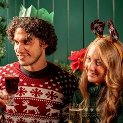 Christmas_GK_UC_People_Lifestyle_Mulled-Wine-With-Friends.JPG