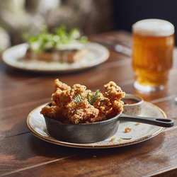 DB_C&B_Product_Mood_Core-Honey-And-Ale-Crispy-Chicken_2024_002.jpg