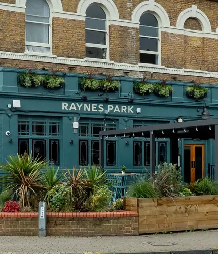 7124_GK_UC_RaynesPark_London_Pub_2023_4.JPG