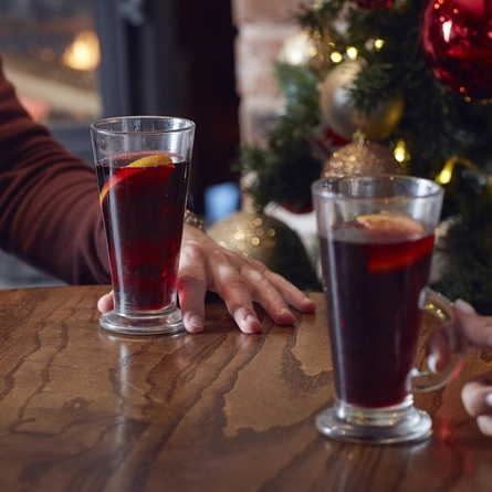 Christmas_DB_C&B_Product-Lifestyle_Mulled-Wine_2024.tif