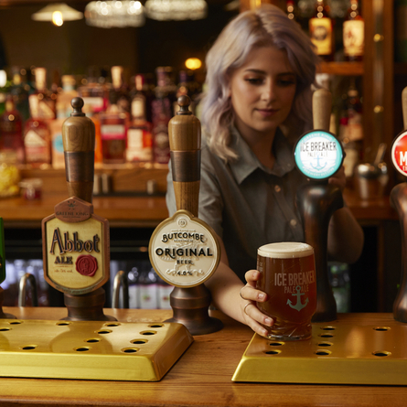 8630_DB_C&B_LittleHarp_Clevedon_Pub_0110.jpg