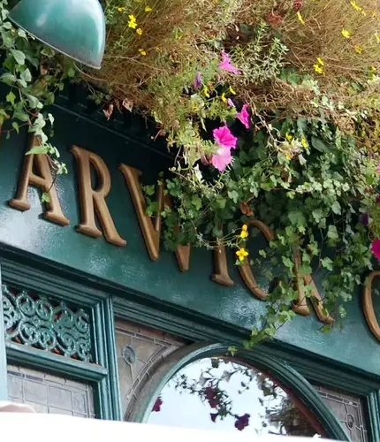 Metro - Warwick Castle (Maida Vale) - Exterior Facade