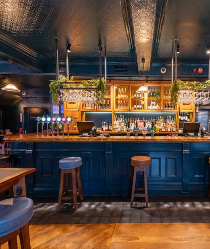 Travellers_Tavern-006-HDR.jpg