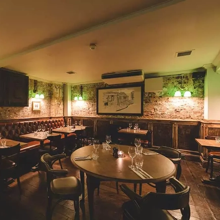 Metro - Golden Fleece (London) - The dining area of The Golden Fleece