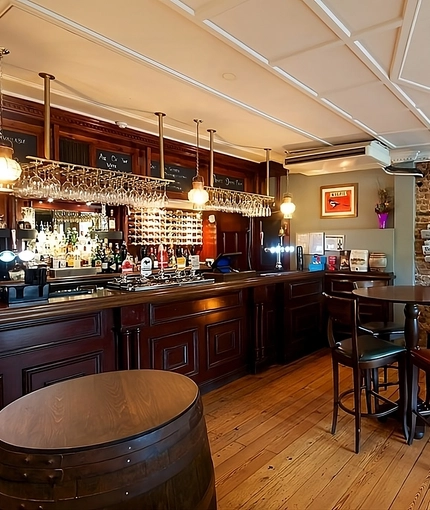 Metro - Magpie (Sunbury-on-Thames) - The bar area of The Magpie