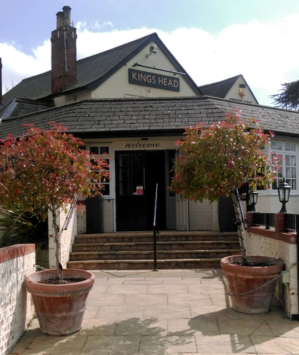 Kings Head (Upton St Leonards) Exterior