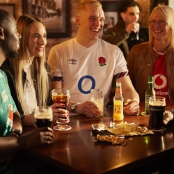 People watching Six Nations in the pub