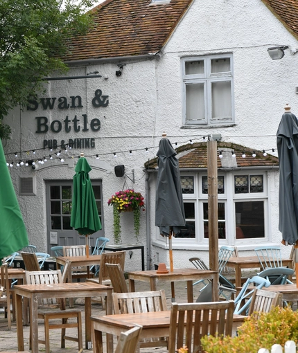 6246_DB_C&B_Swan&Bottle_Uxbridge_Pub_2023_9.jpg