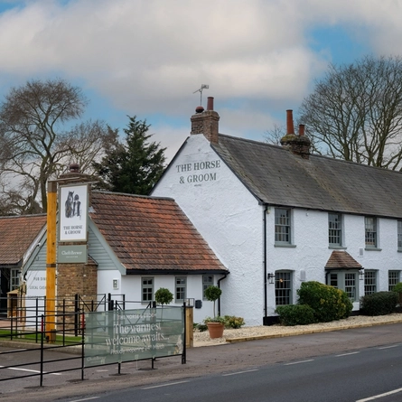 External image of the Horse and Groom from across the road.