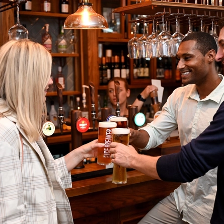 DB_C&B_People_Lifestyle_BeerCheers_2023_1.jpg