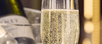 5308_P&V_Everly_White-Horses_Rottingdean_Product_Advertising_Prosecco_AW25_2025_22.jpg