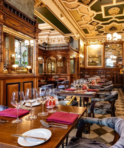 Metro - Cafe Royal (Edinburgh) - Interior Tables