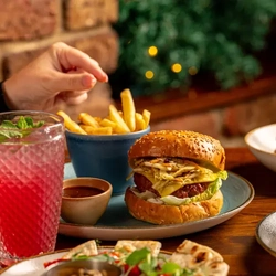 Christmas_GK_UC_Product_Lifestyle_Beyond-Meat&Sprout-Pesto-Burger_2024_002.JPG