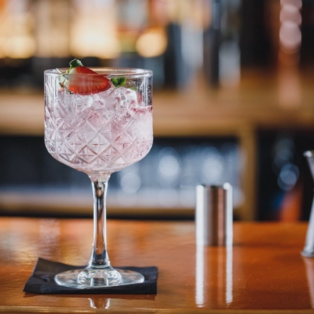 P&V_Crafted_Product_Rose-G&T_2022_03.jpg