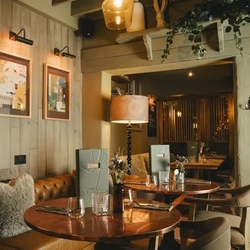 Crafted_The_Prince_of_Wales_Dining_Table.jpg
