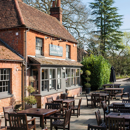 Ye Olde Leathern Bottel (Barkham) Exterior