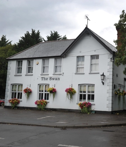 External view of a pub restaurant