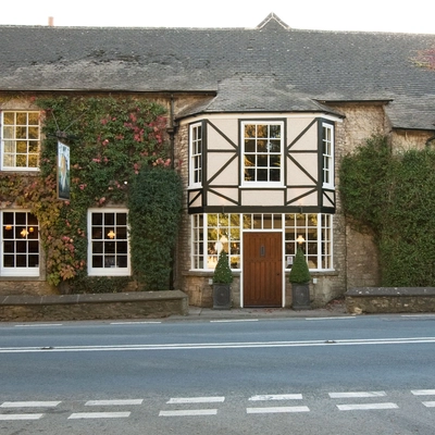 Hunters Hall Inn (Kingscote) Exterior