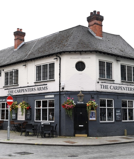 GK The Carpenters Arms Camberley Surrey JAR_0840.jpg