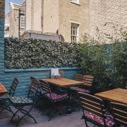 Beer garden of the Sherlock holmes in St James'