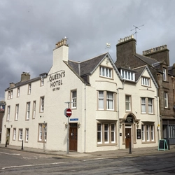 The outside of a pub.