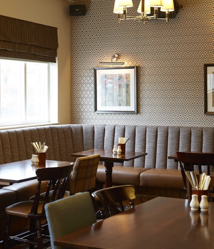 The restaurant area of The Longshoot.