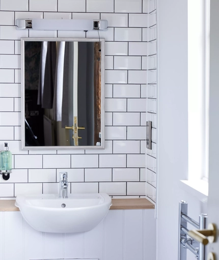 The bathroom in a hotel room of The Narborough Arms.