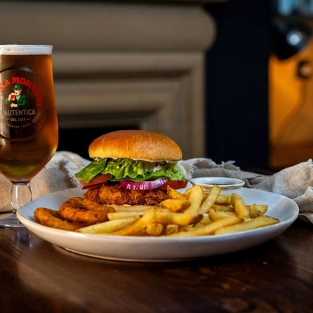 GK_P&D_Product_Mood_AW-Buttermilk-Chicken-Burger_2024_006.jpg