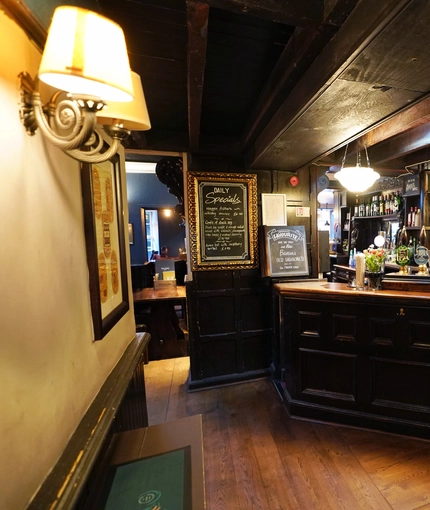GK Heritage - 7221 Milnes Bar (Edinburgh) - 081.JPG