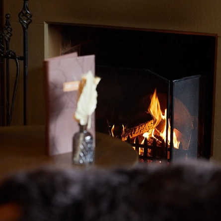 Launch_6178_P&V_Crafted_Four-Oaks_Sutton-Coldfield_Venue_Table_by_Fireplace_2023_002
