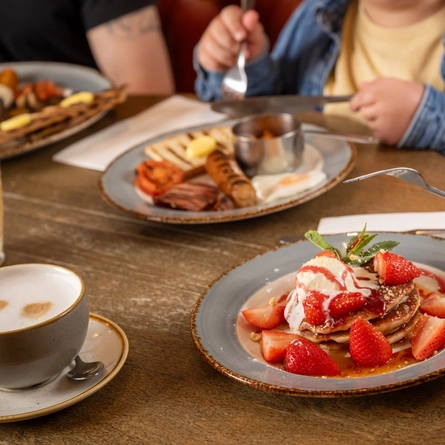 GK_P&G_Product_Lifestyle_Family-Brunch_2024_001.jpg