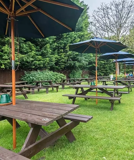 Metro - Red Lion (Grantchester) - The beer garden of The Red Lion