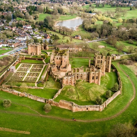 An image of Kenilworth Castle advertising local attractions near to Chef & Brewer venues.