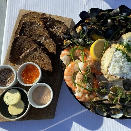 5308_P&V_EV_White-Horses_Rottingdean_Product_Mood_Seafood-Platter_2025_005.JPG