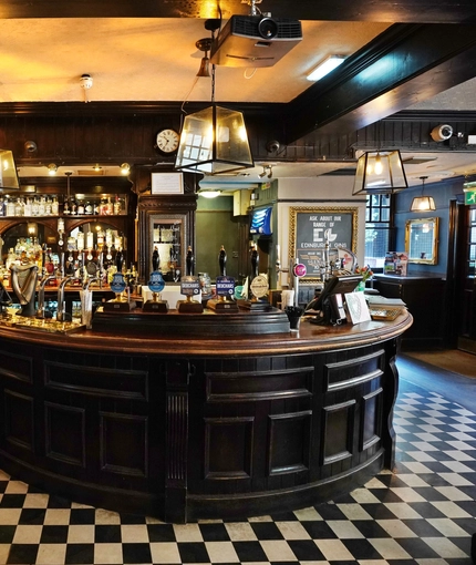 GK Heritage - 7221 Milnes Bar (Edinburgh) - 015.JPG