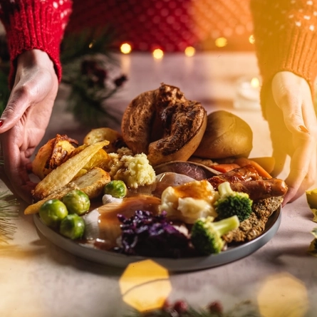 DB_FHI_Product_Lifestyle_Christmas-Dinner_2024.jpg