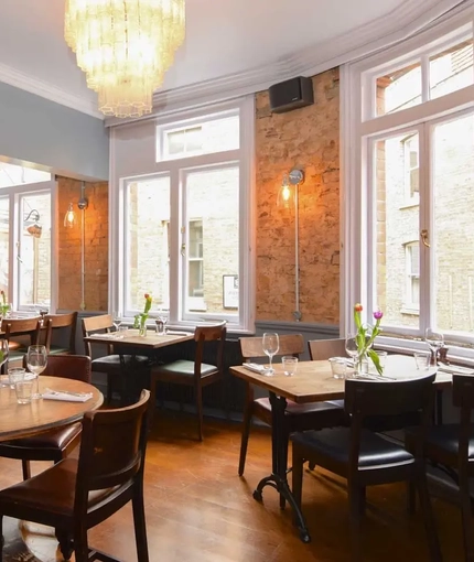 Metro - Kings Stores (Whitechapel) - The dining area of The Kings Stores