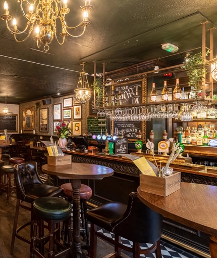 7242_GK_Heritage_Rose&Crown_Mayfair_Pub_2023_016.jpg