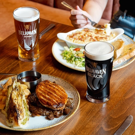 B&B_Belhaven_Best_3.2_Black_4.2_On-Trade_Keg_Pint_Lifestyle_2023_9.jpg