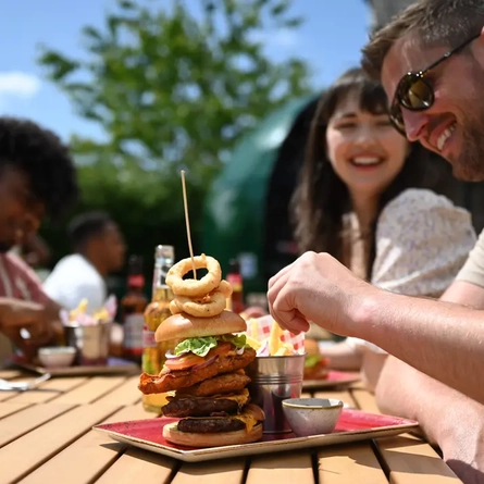 6104_White-Barn_Cuddington_People_Lifestyle_Beer-Garden-Dining_2022_020.jpg