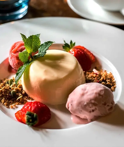 Metro - Red Lion (Grantchester) - A dessert with ice cream