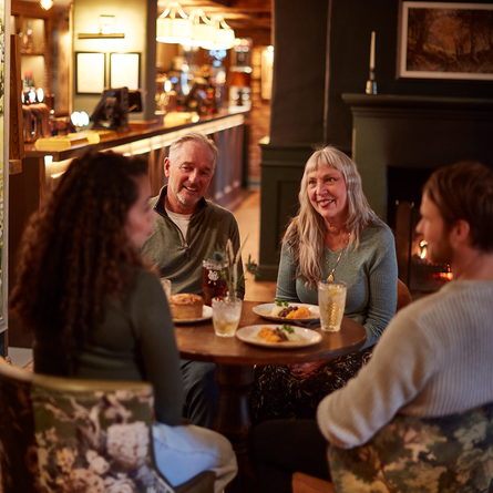 DB_C&B_People_Lifestyle_Cosy-Dinner-Retouched_2024_014.png